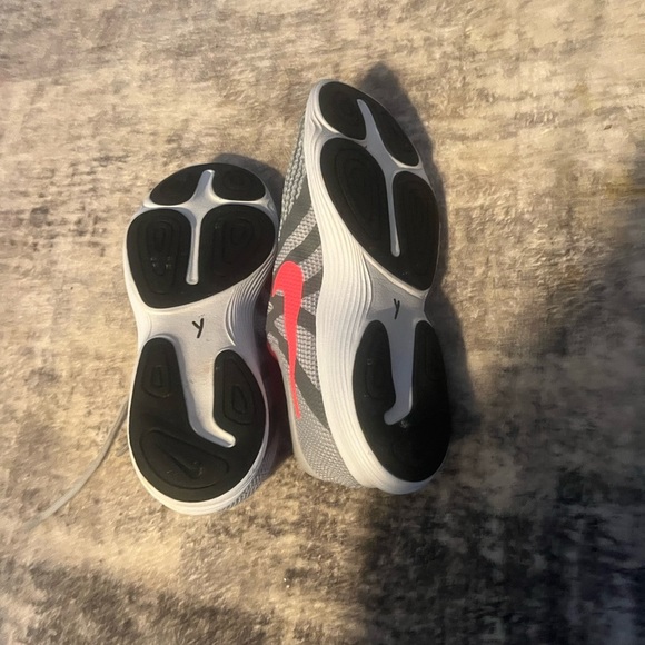 NIKE REVOLUTION 4  shoes for girls, NEW & AUTHENTIC, US size (YOUTH) 4 - Picture 6 of 6